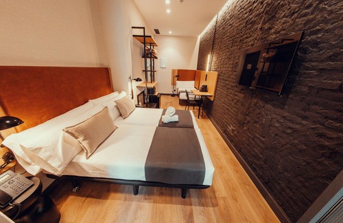 Hostafrancs Hotel | Hotel Transit