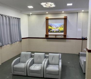 Santa Ifigenia Hotel | Hotel Tropicália próximo a 25 de março , Brás e Bom Retiro "Com estacionamento conveniado ao lado do hotel"