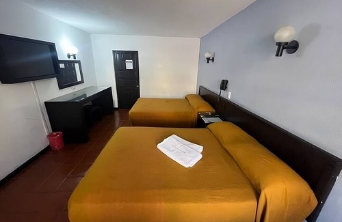 Morelia Apartment | Hotel Villa Capri, 2 double beds 4 Guests