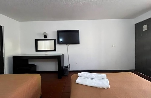 Morelia Apartment | Hotel Villa Capri, 2 double beds 4 Guests