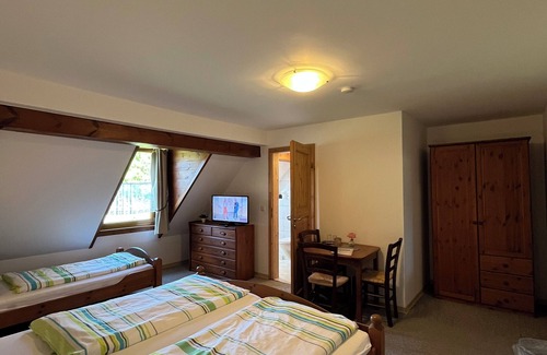 Lahnstein auf der Hohe Hotel | Hotel Waldhaus room 3 - triple room - near Koblenz - with breakfast