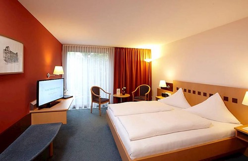 Feldkirch Hotel | Hotel Weisses Kreuz - INCL. LIFT PASS Double room/2 addl. beds, shower/wc, HB