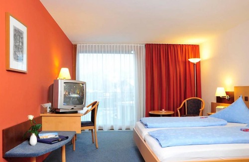 Feldkirch Hotel | Hotel Weisses Kreuz - INCL. LIFT PASS Double room/2 addl. beds, shower/wc, HB
