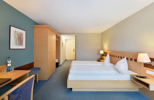 Feldkirch Hotel | Hotel Weisses Kreuz - INCL. LIFT PASS Double room/2 addl. beds, shower/wc, HB
