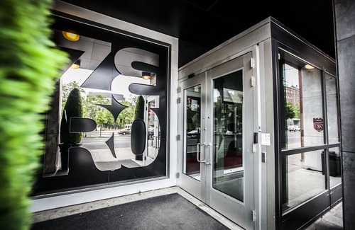 Quartier des Spectacles Hotel | Hotel Zero 1 Montreal