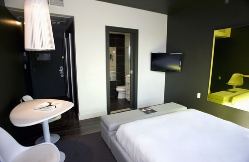 Quartier des Spectacles Hotel | Hotel Zero 1 Montreal