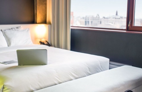 Quartier des Spectacles Hotel | Hotel Zero 1 Montreal