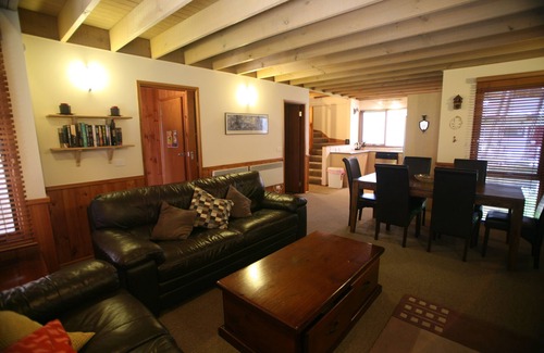 Hotham Heights Ski Chalet | Hotham Mountain Escape – Sun Run (Chalet #3).