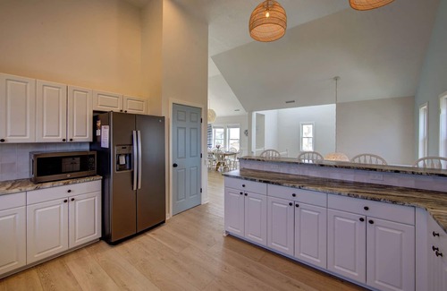 Wind Over Waves House | Hotter Otter-6 beds-private pool/hot tub-stunning sunsets-kid/pet friendly!
