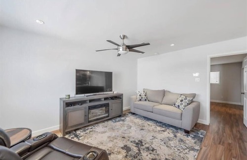 Midtown Condo | Hottest area in Houston! Modern Condo w/ Pool at Montrose & Midtown