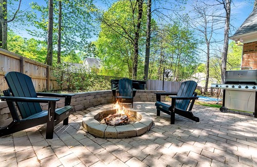 Greensboro House | HotTub, FirePit, Basketball, 15 Min To Sedgefield