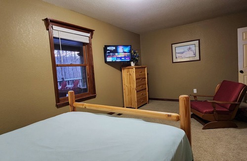 Valley Head Cabin | HotTub Fireplace W/D 15min to Snowshoe Skiing Hiking Canoeing Fishing