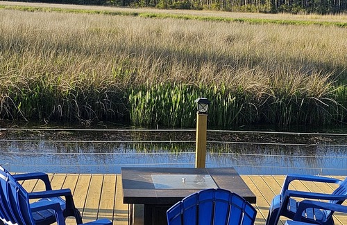 Gautier House | HotTub/Fish/RIVER FRONT/DOGS/SUMMER POOL.RIGHT BY GULF AND BEACHES. BRING BOAT!n