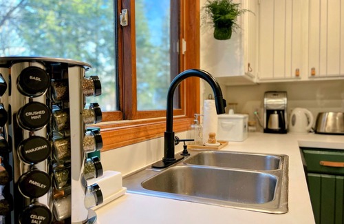 Wilmington Ski Chalet | HotTub&GameRm&Traeger Smoker-Across from Golf, 5 min to Lake, 15 min 2 Mt Snow