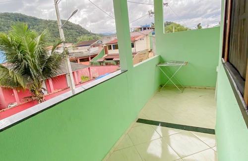 Mambucaba Apartment | House in Prainha de Mambucaba. One block from the sea.