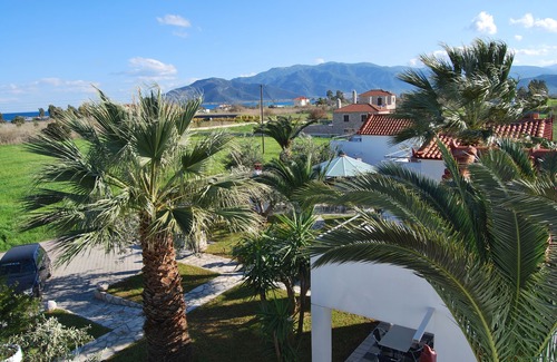Paralio Astros House | Houdis House - A cheerful family house in the Peloponnese