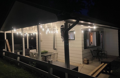 Prudenville Cabin | Houghton Lake cabin with covered outdoor entertainment space. No cleaning fees.