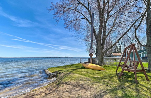 Houghton Lake Apartment | Houghton Lake Studio w/ Private Resort Beach!