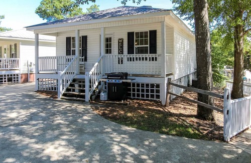 Leesburg House | House # 11 - As Good As It Gets (not pet friendly) Pool View