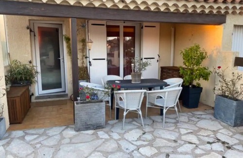 Frontignan House | House 130 metres from the sea