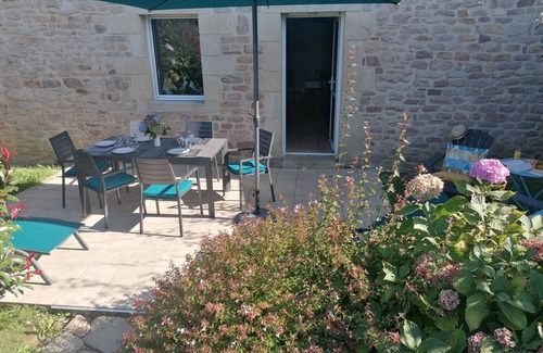 Bono House | House (2 bdrms)Very comfortable 300m coastal path 1km port LE BONO Gulf Morbihan