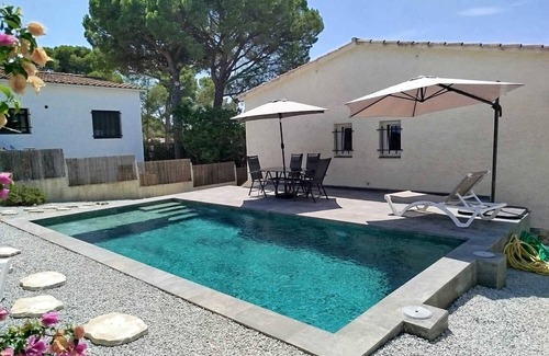 L'Escala House | House 2 bedroom with air conditioning and parking 1400 m from the beach