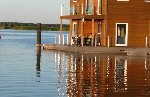 Kroeslin House | House 2 / pets possible - FLOATING HOUSES Classic - Kröslin / up to 6 pers.