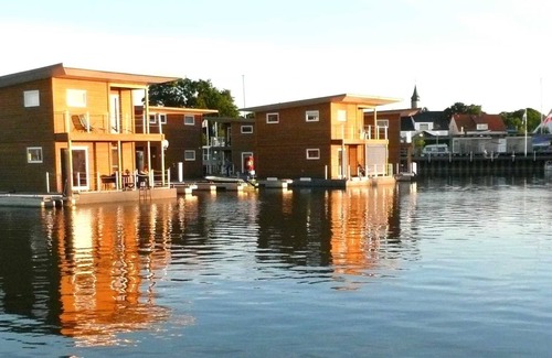 Kroeslin House | House 2 / pets possible - FLOATING HOUSES Classic - Kröslin / up to 6 pers.