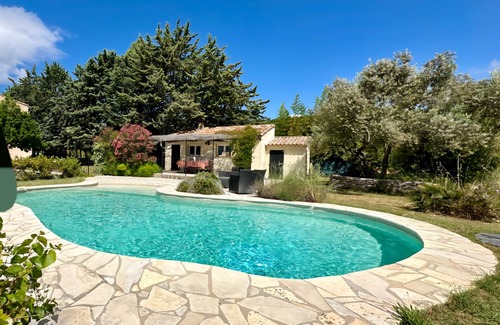 Lourmarin Villa | House 2 steps from lourmarin in absolute calm with swimming pool and pool house
