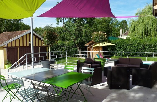 Bar-sur-Aube House | House 2 to 6 people in very beautiful park with private heated pool
