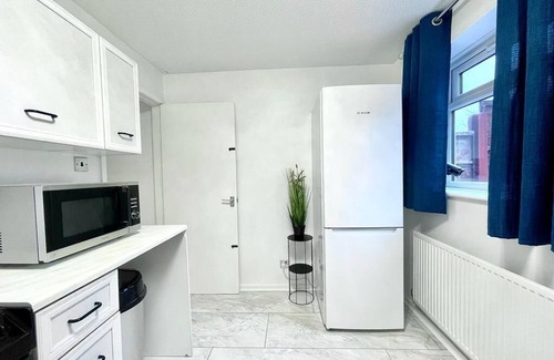 Bolton House | House 32 Delightful, Clean 2 bed house close to a golf course