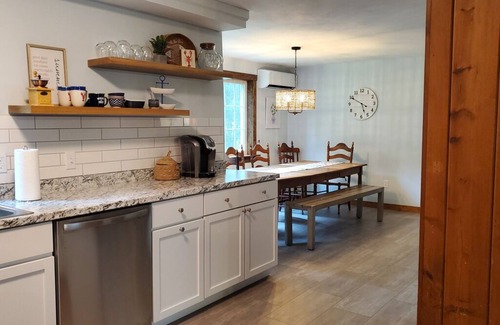 Cape Neddick House | House 5 min drive to beach, 2 minute drive to downtown Ogunquit & Perkins Cove