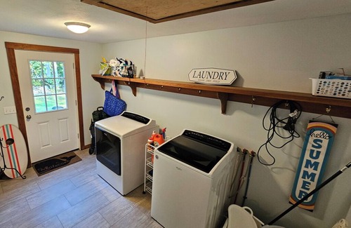 Cape Neddick House | House 5 min drive to beach, 2 minute drive to downtown Ogunquit & Perkins Cove
