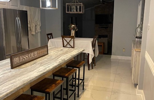 Whitehaven House | House- 5 minutes from Graceland