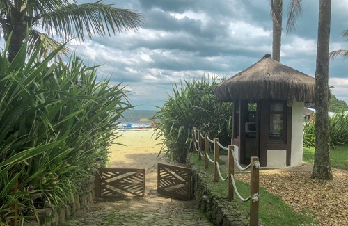 Camburi House | House 50 m from the beach in a different condominium, total privacy Camburizinho