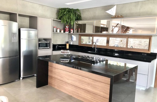 Canto do Mar House | House, 6 suites. Cond Paraíso, just a few steps from the beach!