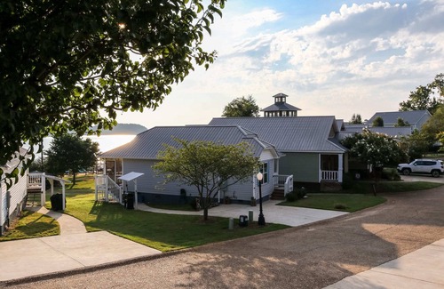 Leesburg House | House # 63 The Splashpad (No pets)
