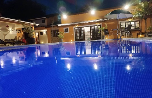 Balneario Mogiano House | House 7 SUITES w/air 150 m from the beach - Cond. closed - Lit. N./SP