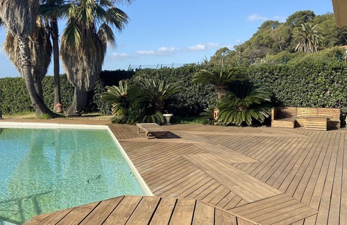 Le Pradet Villa | House and pool facing the sea.nDirect access to the beach