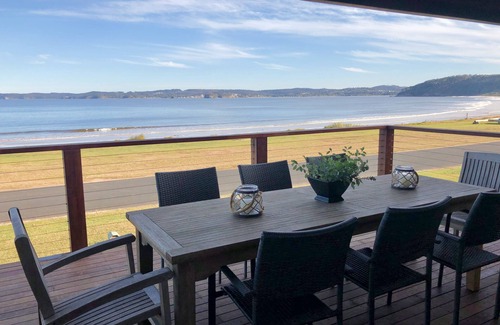 Long Beach House | House at the beach, the sounds of waves on the breeze