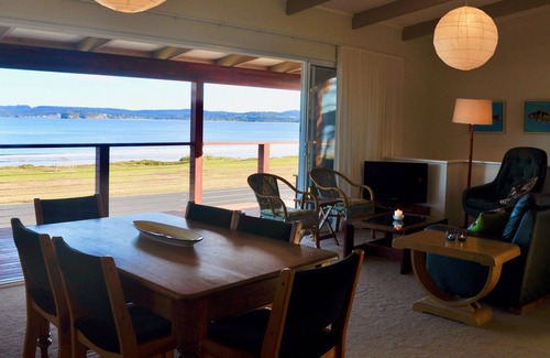 Long Beach House | House at the beach, the sounds of waves on the breeze