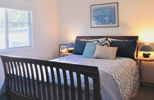 Long Beach House | House at the beach, the sounds of waves on the breeze