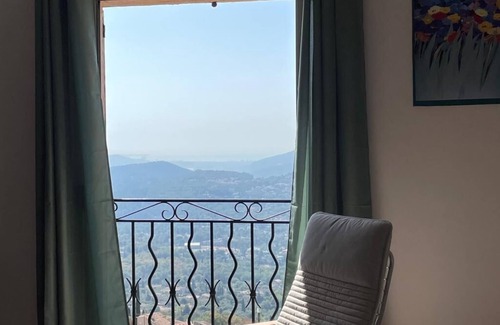 Speracedes Villa | House between sea and mountains, near Grasse, swimming pool & view to Cannes bay