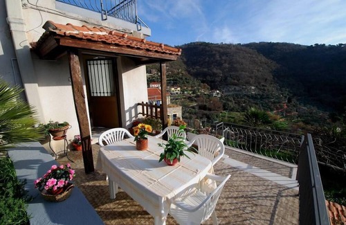 Tovo Faraldi House | House between sea and sky - Tovo Faraldi