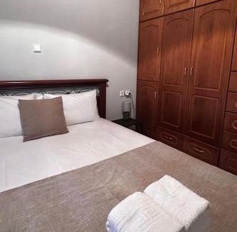 Konitsa Apartment | House by the Mountain
