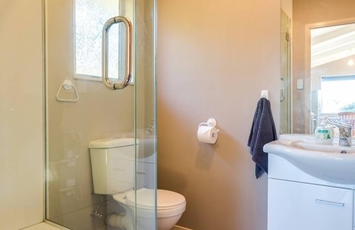 Dunedin House | House by the park with free high-speed wifi