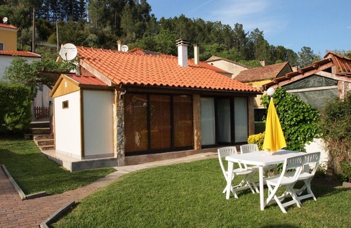 Soure Ski Chalet | House by the river, quiet area, close to mountains, beaches and towns and walks