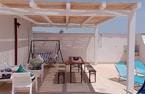 Noto House | House by the sea seaside village of Calabernardo in the Val di Noto. Sea view.