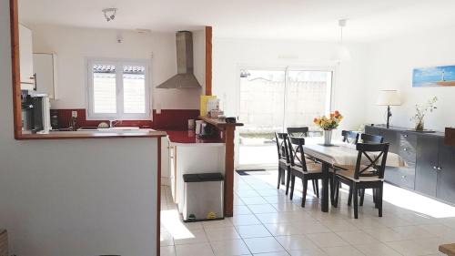 Medis House | HOUSE CLOSE TO ROYAN AND SEASIDE, GROUND FLOOR, QUIET AND COMFORTABLE