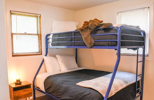 Devils Lake House | House close to town and lake